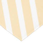 モダンストライプ | ソフトピーチと白ストライプの色 テーブルクロス (アングル)