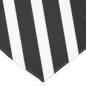 モダンストライプ | 黒エレガント白ストライプの テーブルクロス (アングル)