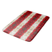 モダンストライプRed PointsettiasとWhite Lights バスマット (アングル)