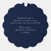 モダンスノーベリーグリーンリースネイビー写真 オーナメントカード (裏面)