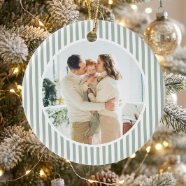 モダンセージグリーンストライプス クリスマス家族写真 セラミックオーナメント