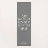 モダンタイポグラフィのおもしろいパパ白髪の父親  ヨガマット (裏面)