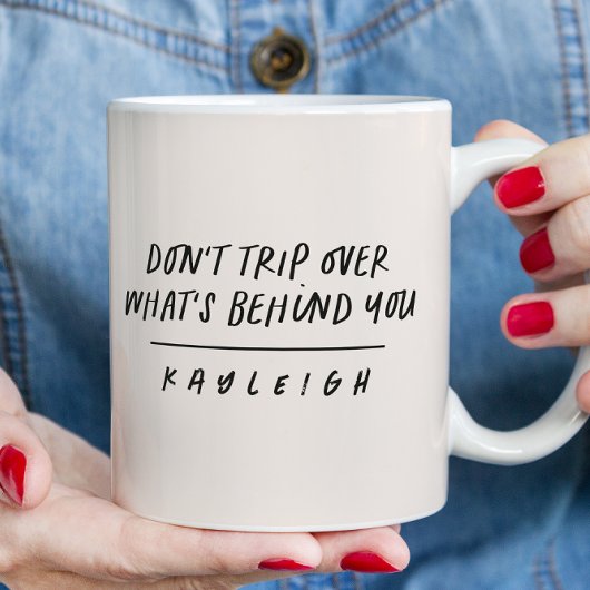 モダンタイポグラフィは心配しない引用文白黒 マグカップ