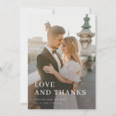 モダンタイポグラフィシンプルオーバーレイ結婚写真 サンキューカード (正面)