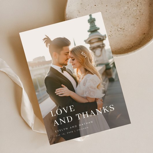 モダンタイポグラフィシンプルオーバーレイ結婚写真 サンキューカード