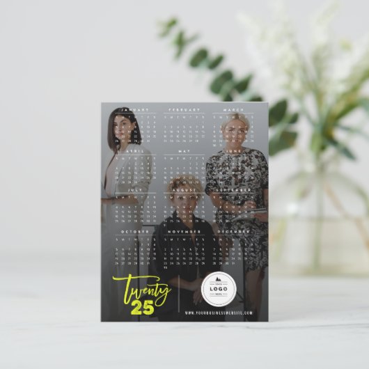 モダンタイポグラフィブラシスクリプト2025カレンダー写真 シーズンポストカード (スタンド正面)
