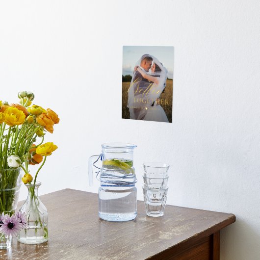 モダンタイポグラフィ名結婚の写真金ゴールド 箔ポスター (レイダウン (キッチン))