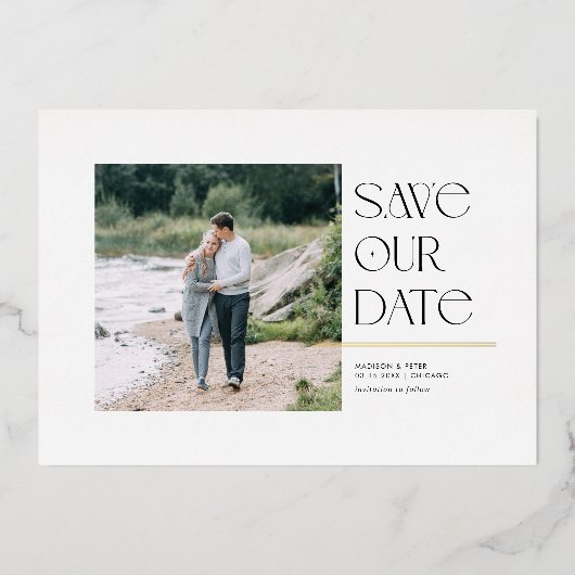 モダンタイポグラフィ日付の正方形の写真を保存 箔招待状 (正面)