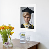 モダンタイポグラフィ高校卒業生ハット写真 箔ポスター (レイダウン (キッチン))