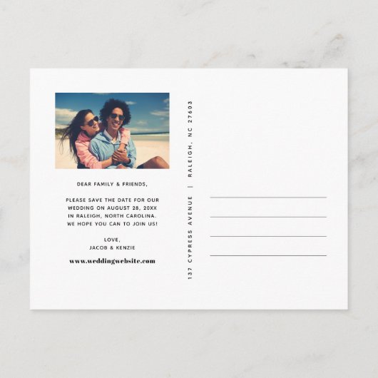 モダンタイポグラフィ | 編集可能なカラー日付の保存 案内ポストカード (裏面)