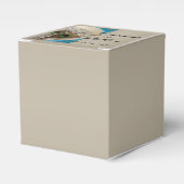 モダンタウペアクアピーコックフェザー結婚式の引き出物ボー フェイバーボックス (正面サイド)