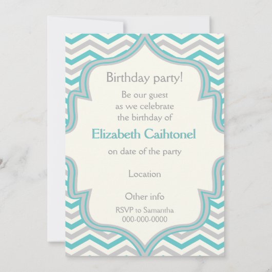 モダンターコイズ、灰色のchevron誕生日の写真 招待状 (裏面)
