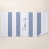 モダンダスティブルーストライプの ビーチタオル (正面)