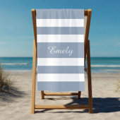 モダンダスティブルーストライプの ビーチタオル