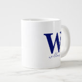 モダンダークブルーパーソナライズされたモノグラムマグ ジャンボコーヒーマグカップ (正面右)