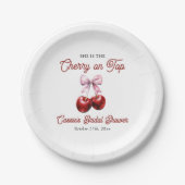 モダンチェリーオントップ ピンクリボン ブライダルシャワー ペーパープレート (正面)