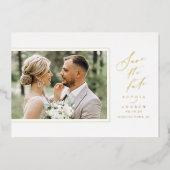 モダンチックなミニマリストのスクリプト写真の結婚式延期はがき 箔招待状 (正面)