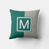 モダンティール(緑がかった色)とグレイモノグラムの クッション (裏面)