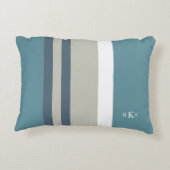 モダンティール(緑がかった色)ブルーとタンストライプのパーソナライズされた アクセントクッション (裏面)