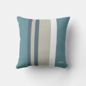 モダンティール（緑がかった色）ブルーとタンストライプのパーソナライズされた クッション (裏面)