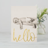 モダンテキストハローフォトベビーアナウンス 箔招待状 (立ち正面)