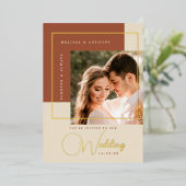 モダンテラコッタ金ゴールドカラーブロック写真結婚の 箔招待状 (立ち正面)