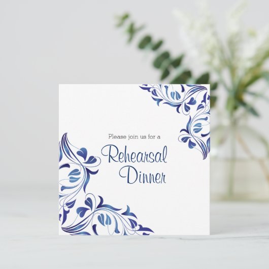 モダンデイダークブルーフローラ – リハーサルディナー 招待状 (スタンド正面)
