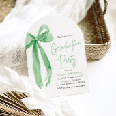 モダントレンディーエレガントグリーンボウ卒業式アーチ 招待状