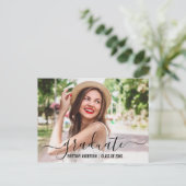 モダントレンディースクリプト卒業写真の発表 インビテーションポストカード (スタンド正面)