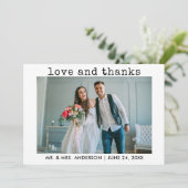 モダントレンディータイプライター文字フォトラヴ感謝していィー サンキューカード (スタンド正面)