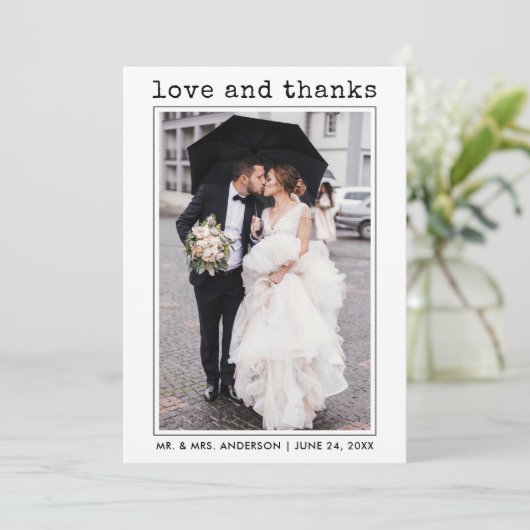 モダントレンディータイプライター文字ラヴ感謝してい写真 サンキューカード (スタンド正面)