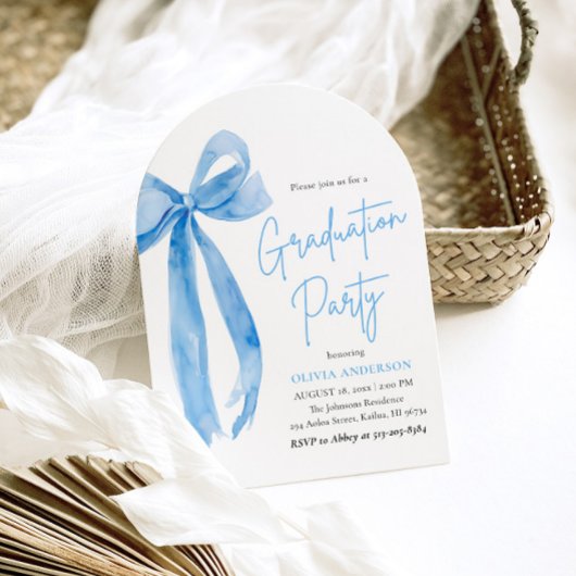 モダントレンディーブルーエレガントボウ卒業アーチ 招待状