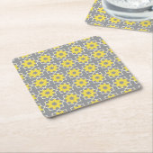 モダントレンディー灰色と黄色の花 スクエアペーパーコースター (アングル)