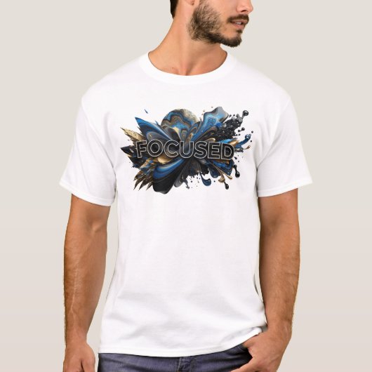 モダンネイビーFOCUSED 3Dテキストアート Tシャツ (正面)