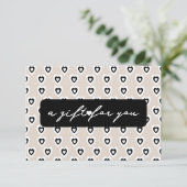 モダンハートパターン美しいギフト証明書カード 招待状 (スタンド正面)