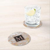 モダンバラフェイク金ゴールド大理石スワールモノグラム ラウンドペーパーコースター (インサイチュ)