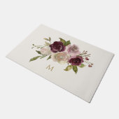 モダンバーガンディーピンクフローラ水彩モノグラム ドアマット (アングル)