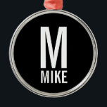 モダンパーソナライズされたはっきりしたモノグラム名 メタルオーナメント<br><div class="desc">モダンBlack and White Monogramのはっきりしたデザインモダンは、モノグラムと名前をサパーソナライズされたーセリフのフォントスタイルではっきりした特集したもの。このホリデーシーズンモダンは、ロフト/ミニマリストのホームデコールアクセサリーとして完璧。</div>