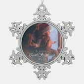 モダンパーソナライズされたベビー初めてのクリスマス写真 スノーフレークピューターオーナメント (正面)