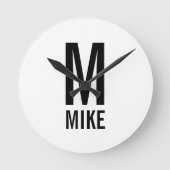 モダンパーソナライズされたモノグラムと名前 ラウンド壁時計 (正面)