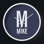 モダンパーソナライズされたモノグラムと名前 壁時計<br><div class="desc">モダンBlack and White Monogramのはっきりしたデザインモダンは、モノグラムと名前をサパーソナライズされたーセリフのフォントスタイルではっきりした特集したもの。パパユニーク、夫、祖父母などへの贈り物。また、ロフトモダン/ミニマリストのホームデコーアクセサリー、誕生日プレゼント、ホリデーギフト、家族の懇親会ギフト、引っ越し祝いパーティーギフトや特別な機会のためのギフトとして最適。</div>