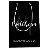 モダンパーソナライズされたモノグラムと姓ブラック ミディアムペーパーバッグ (正面)