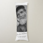 モダンパーソナライズされた記念碑 ボディピロー (正面縦)