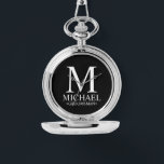 モダンパーソナライズされたGroomsman Name and Monogram 腕時計<br><div class="desc">黒モダン白グロパーソナライズされたームスマン黒の背景に白いクラシックセリフフォントスタイルでパーソナライズされた、モノグラム、グロムスマンの名前とタイトルを特徴とするギフト。また、花婿介添人、花嫁の父のためにも最適。</div>