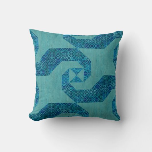 モダンビーチティール（緑がかった色）ターコイズ波模様と木材 クッション (正面)