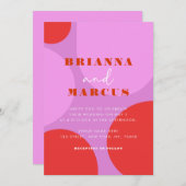 モダンピンクと赤のはっきりした抽象芸術幾何結婚の 招待状 (正面/裏面)