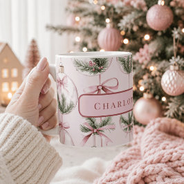 モダンピンクのクリスマスオーナメントの名入れマグカップ コーヒーマグカップ