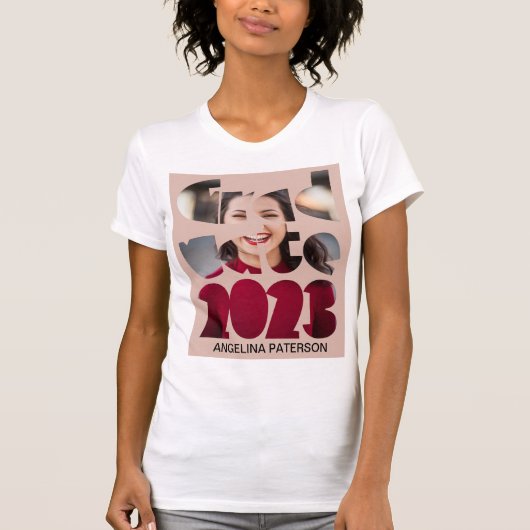 モダンピンクのテキストと写真の卒業生 2023 Tシャツ (正面)