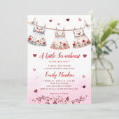 モダンピンクシンプルボホ服女の子ベビーシャワー 招待状 (スタンド正面)