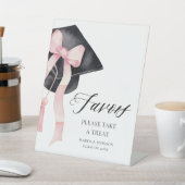 モダンピンクボウグラデーション付きキャップ卒業生の好意 台座サイン (インサイチュ)